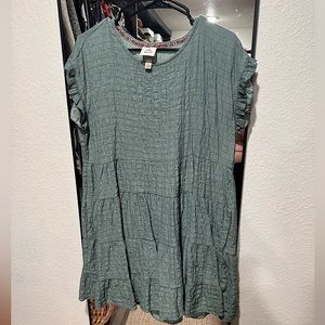 Knox Rose size L baby doll dress. Fun and light!
